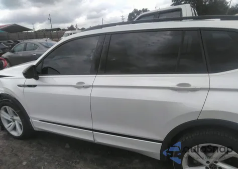 2024 Volkswagen Tiguan 2.0T Se R-Line Black z USA, uszkodzony, nr VIN 3VVCB7AX3RM077940